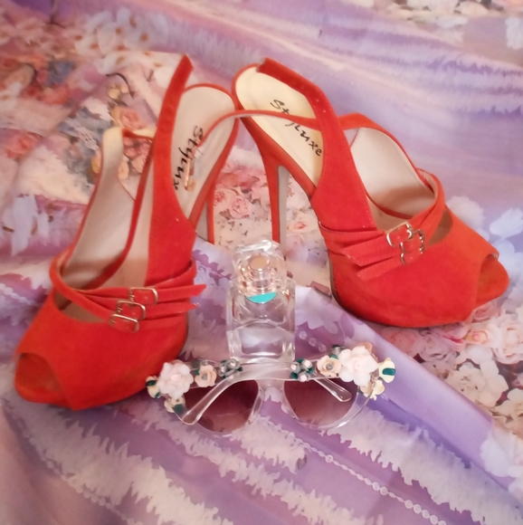 Shoes - Picture 4 of 4